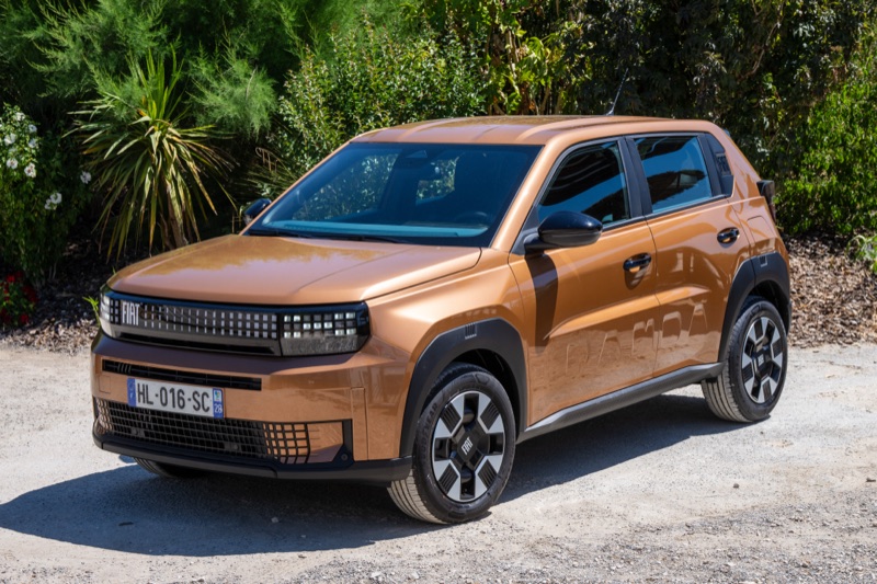 Fiat Grande Panda coloris Luna Bronze photographiée au refuge de La Tanière — le gros lot de la tombola